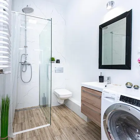Chlodna 22a - Duzy Taras - Large Terrace - Bezplatny Parking - Free Parking - Better شقة