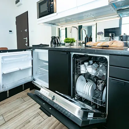 Chlodna 22a - Duzy Taras - Large Terrace - Bezplatny Parking - Free Parking - Better Апартаменты Варшава