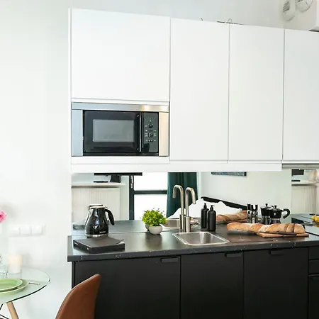 Chlodna 22a - Duzy Taras - Large Terrace - Bezplatny Parking - Free Parking - Better