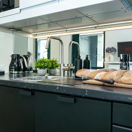 Chlodna 22a - Duzy Taras - Large Terrace - Bezplatny Parking - Free Parking - Better