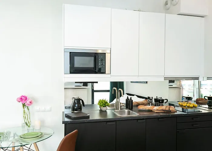 Chlodna 22a - Duzy Taras - Large Terrace - Bezplatny Parking - Free Parking - Better