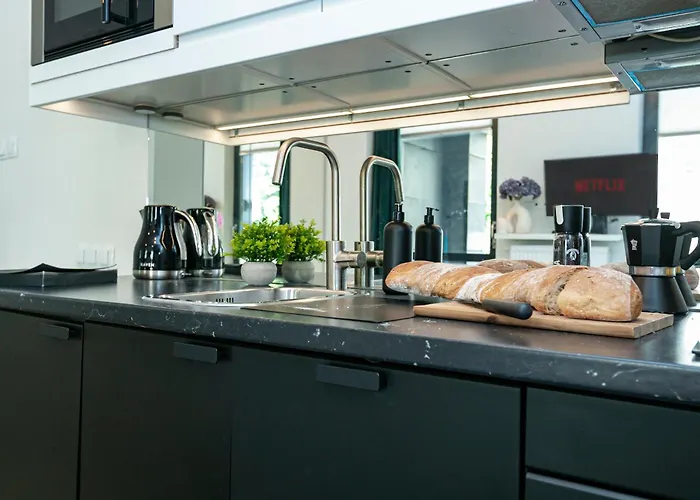 Chlodna 22a - Duzy Taras - Large Terrace - Bezplatny Parking - Free Parking - Better