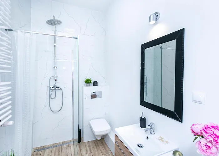 Chlodna 22a - Duzy Taras - Large Terrace - Bezplatny Parking - Free Parking - Better *