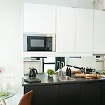 Chlodna 22a - Duzy Taras - Large Terrace - Bezplatny Parking - Free Parking - Better