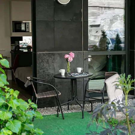 Chlodna 22a - Duzy Taras - Large Terrace - Bezplatny Parking - Free Parking - Better *